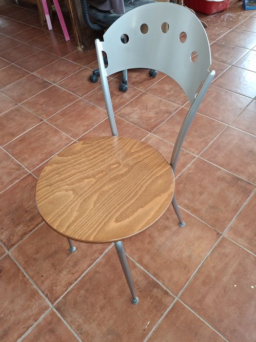 Conjunto Vendo mesa + 4 cadeiras de  madeira maciça  + sofá