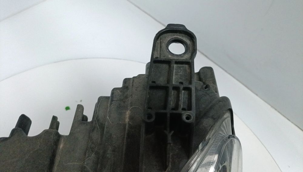 Ótica / farol esquerda DACIA Duster (HM_)