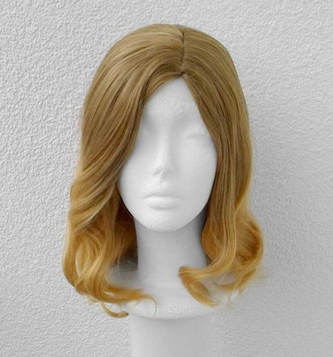 Krótka żółta peruka z odrostem przedziałkiem falowana wig cosplay