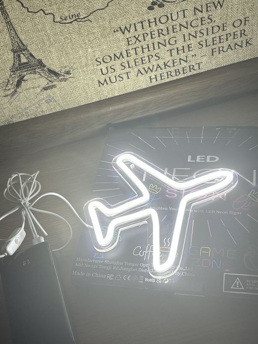 Неоновий світильник «Літак»