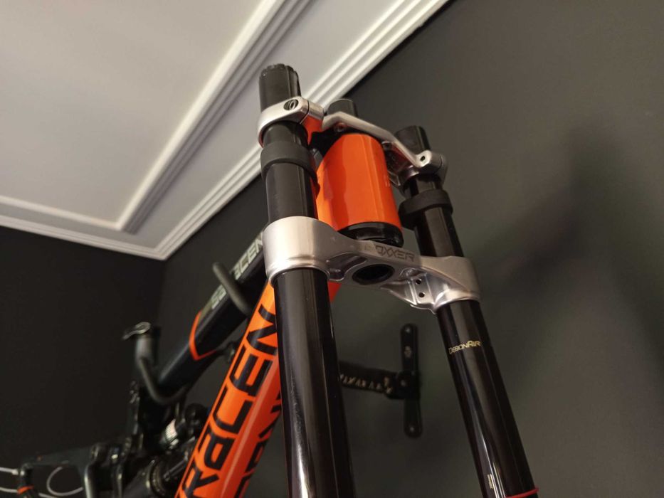 Saracen Myst C Team Carbono Downhill