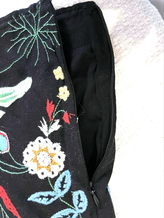 Czarna mini spódnica z haftem M Zara