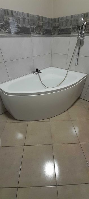 Wanna narożna prawa 145x96 z obudową