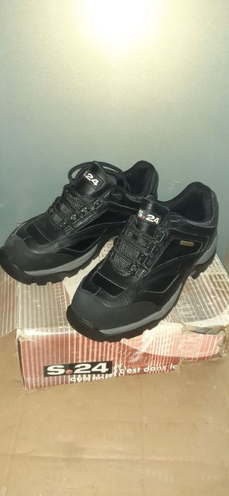 Botas biqueira aço  novas 42