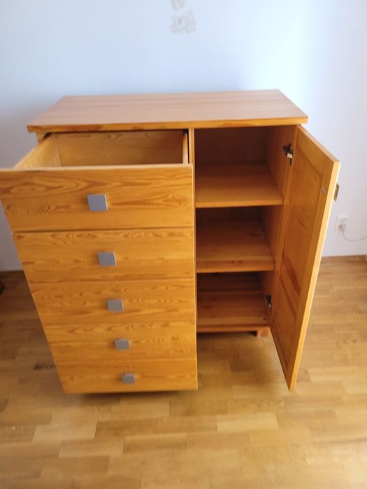 Komplet Drewniana szafa i drewniana komoda