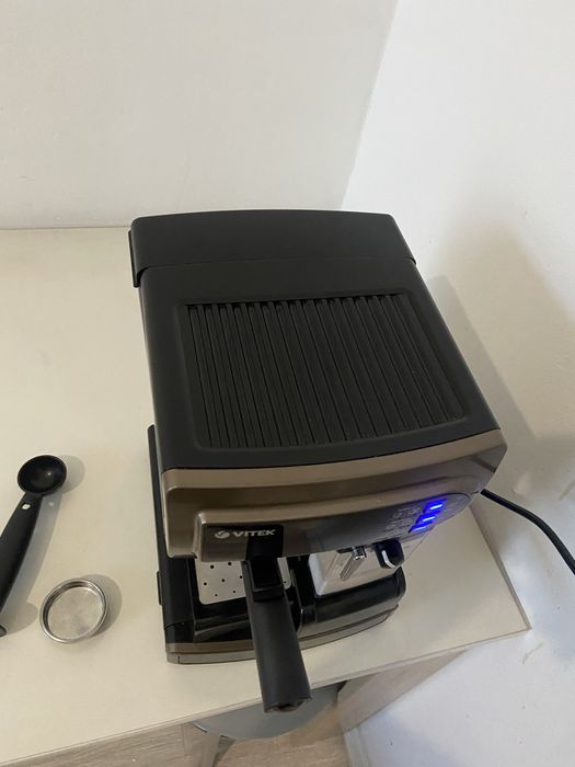 Кавоварка vitek vt-15-17 з капучінатором рожкова