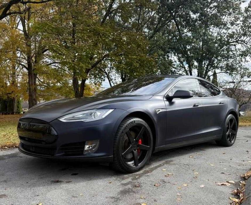 Tesla Model S P85D      2015