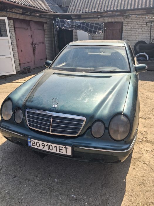 Продам мерседес 210