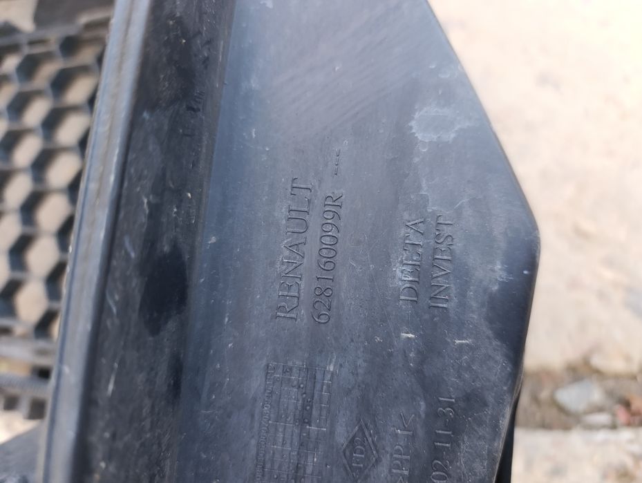 Решітка радіатора бампера Logan mcv логан2  мсв