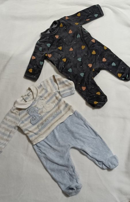 Blusas,casacos, macacão, sapatos para bebe menino,varios tamanhos.