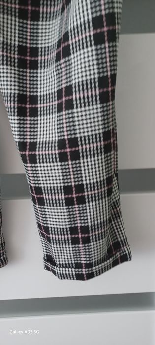 Spodnie w kratkę damskie