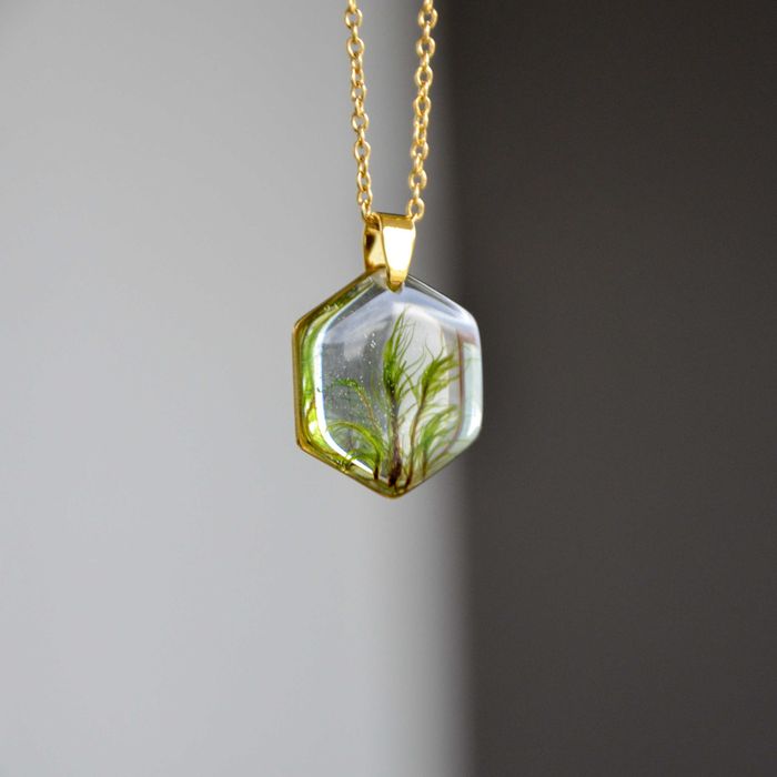 Wisiorek heksagon z mchem