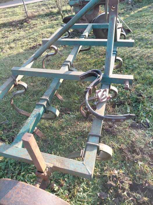 Pług, kultywator, brona, siewnik, rozsiewacz Kos