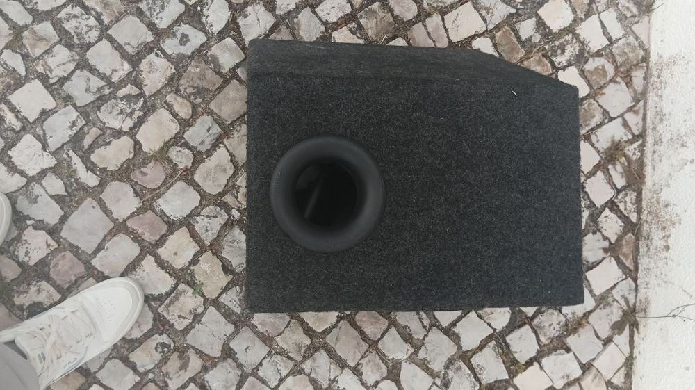 Vendo subwoofer em bom estado.