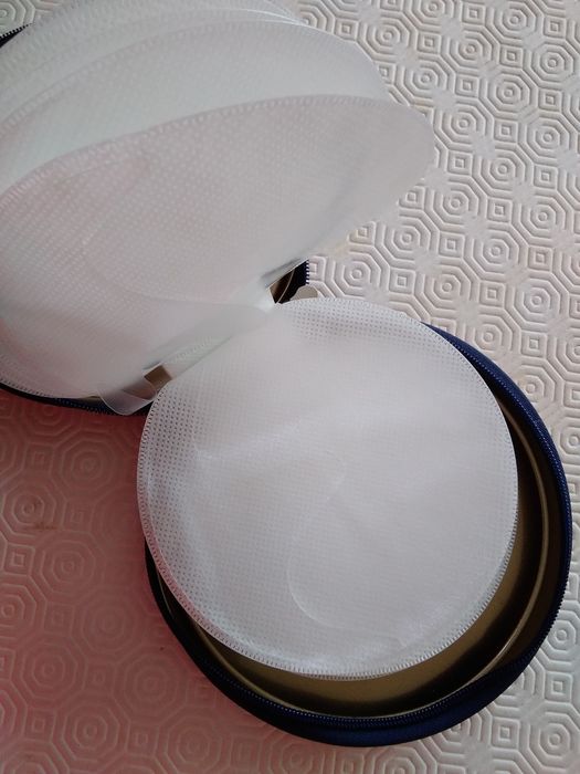 Dvds/CDs: Bolsa com capacidade para 24, tema ursinhos e flores.