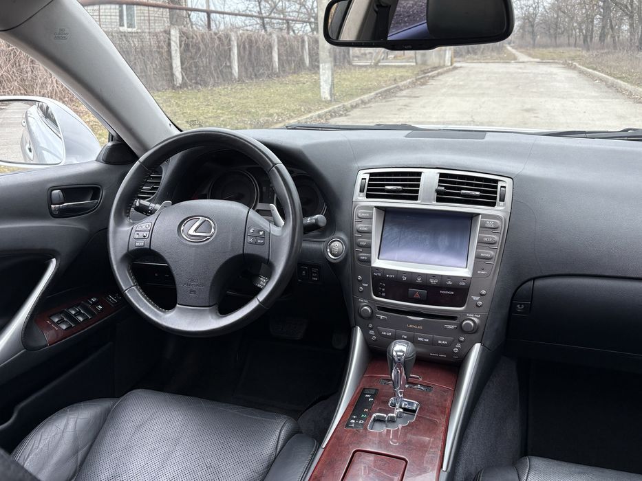 Шикарный Lexus IS 250