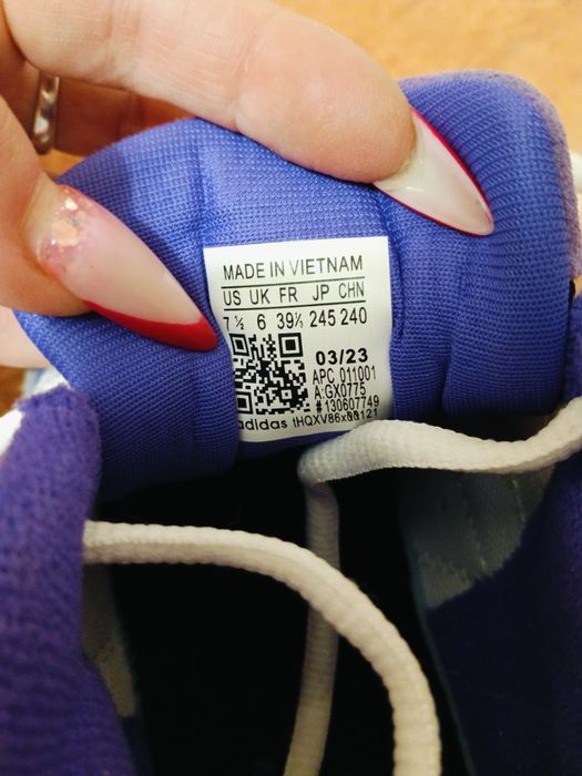 Продам новые кроссовки Adidas, прогадала с размером