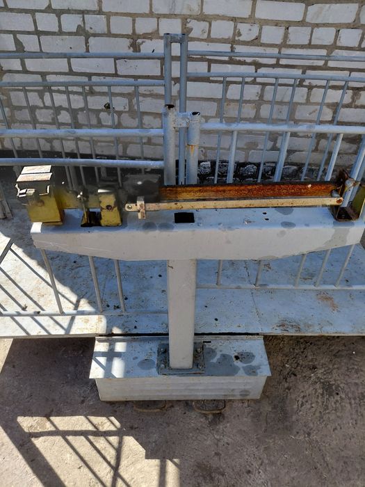 Ваги на 1000кг , для свиней, ВРХ. В ідеальному стані.