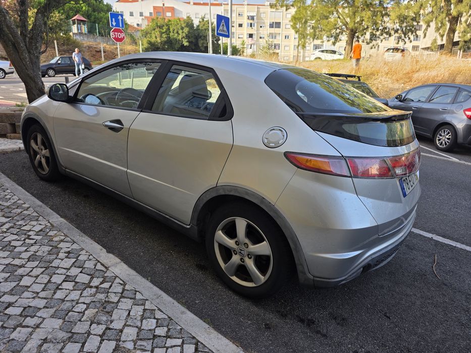 Honda Civic 1.4 i-DSI (2007) – Fiabilidade Japonesa Excepcional