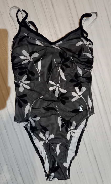 Triumph jednocześciowy kostium kąpielowy rozmiar 36 B