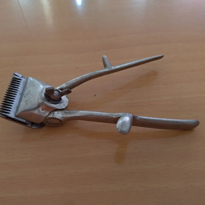 Cortador de cabelo antigo.