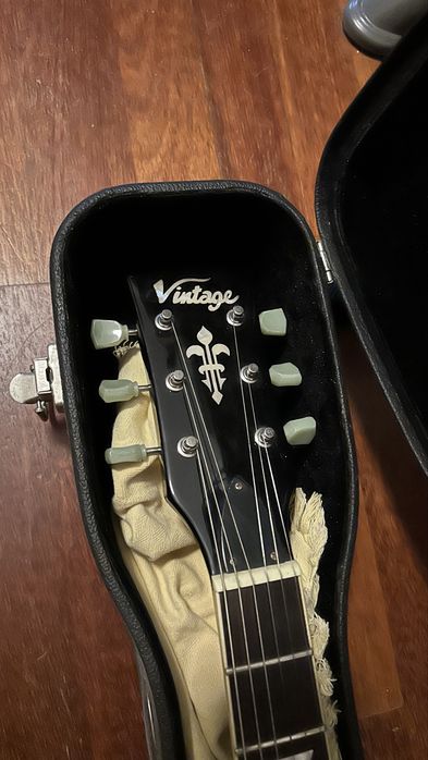 Guitarra Vintage v100 + Hardcase