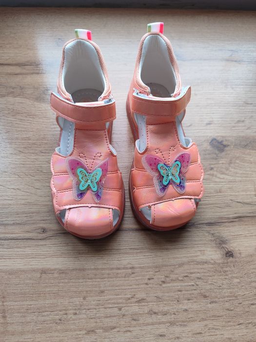 Sandałki dziewczęce rozmiar 26.