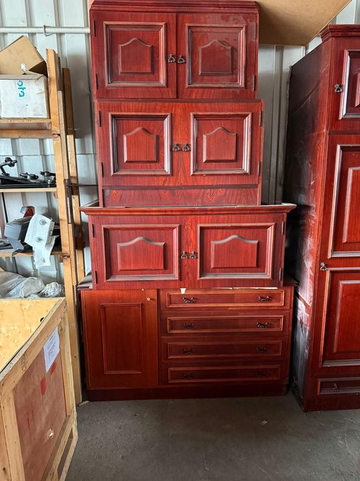 Oddam 2 solidne zestawy mebli