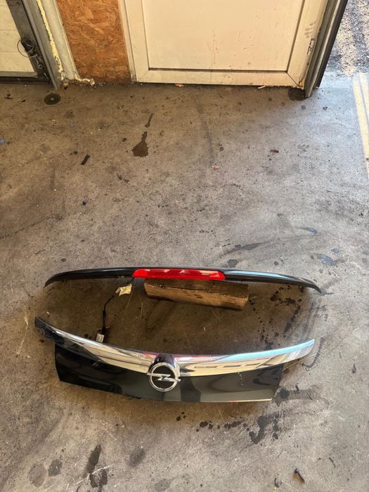 Blenda chrom klapy tylnej tył światło stop Opel insignia A kombi z22c