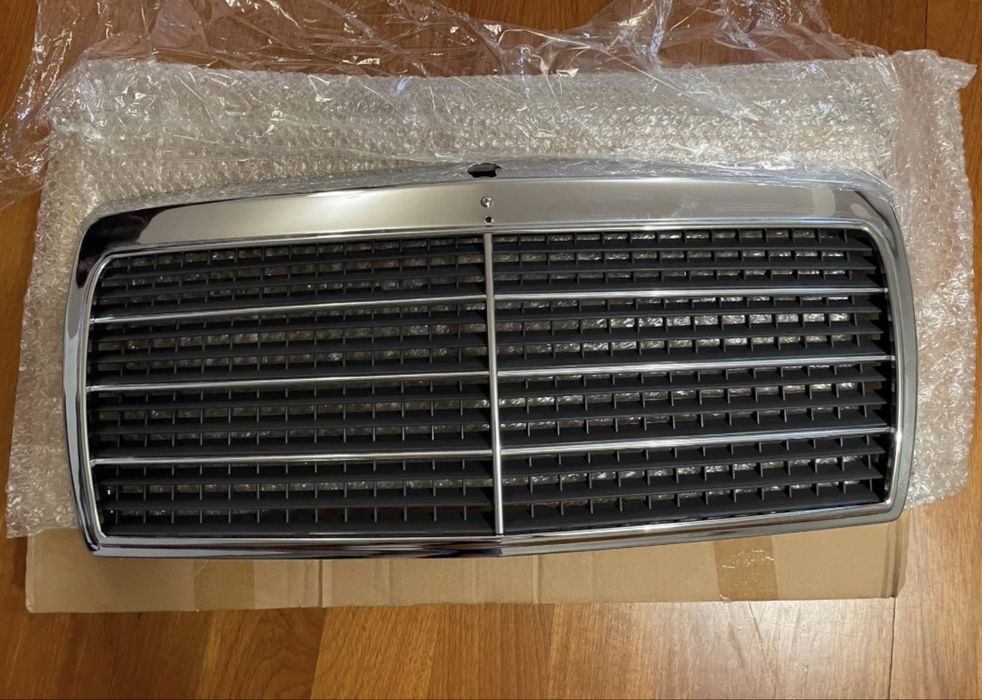 Grelha Mercedes-Benz 250D (W124)