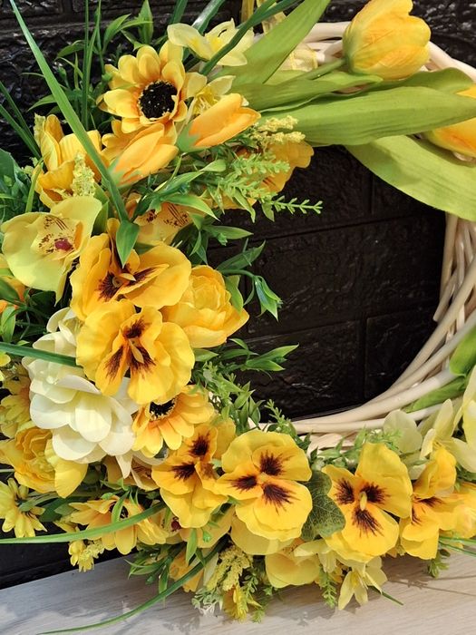 Wianek ratanowy wiosenny zółty