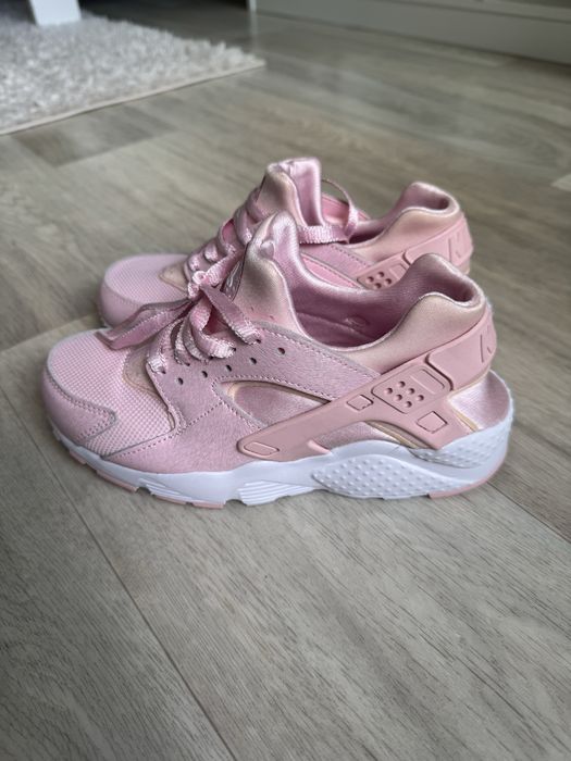 Кросівки  NIKE Huarache run 37