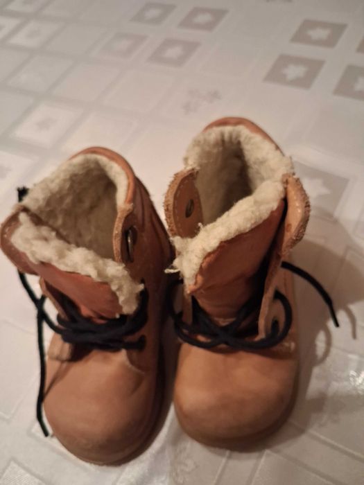 Buty dziecięce w naturalnym kolorze skóry