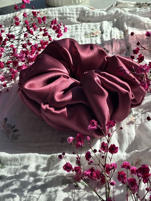 Jedwabna scrunchie do włosów, gumka jedwab włosy