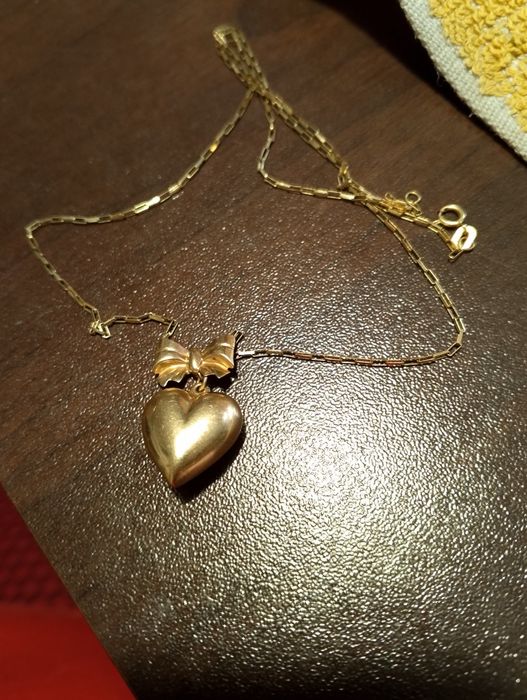 Złoty łańcuszek z sercem