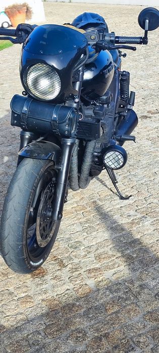 Yamaha XJR 1200.