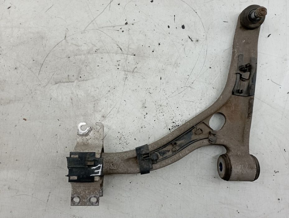 Braço de suspensão frente esquerdo - MERCEDES-BENZ A-CLASS (W176) | 12 - 18