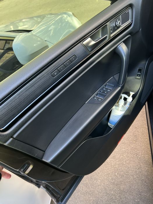 Автомобіль Volkswagen Touareg NF 2010