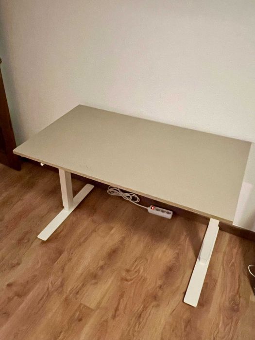 Secretária regulável IKEA TROTTEN 120×70 — bege/branco