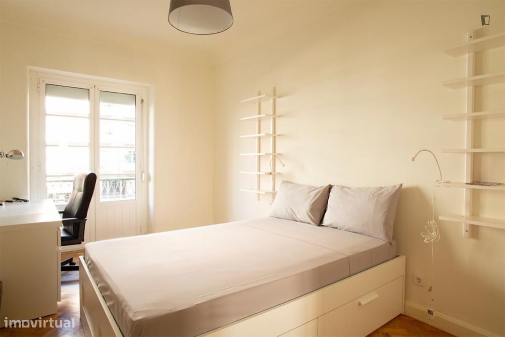 Quarto - localizado em Roma-Areeiro Lisbon
