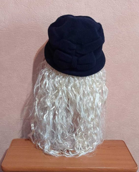 Темно-синяя мягкая шляпка, 85% шерсти (Германия).