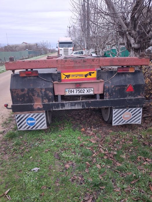 Прицеп на ходу на бескамерных дисках .Девять дисков.Подходят камаз .