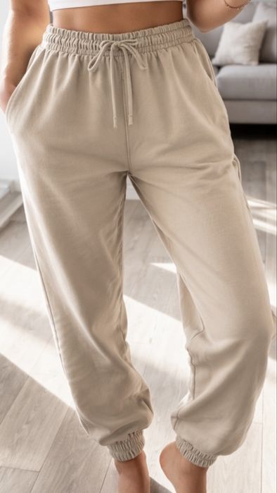 Beżowe dresy damskie M – joggery, wysoki stan, 95 cm, gumka w pasie