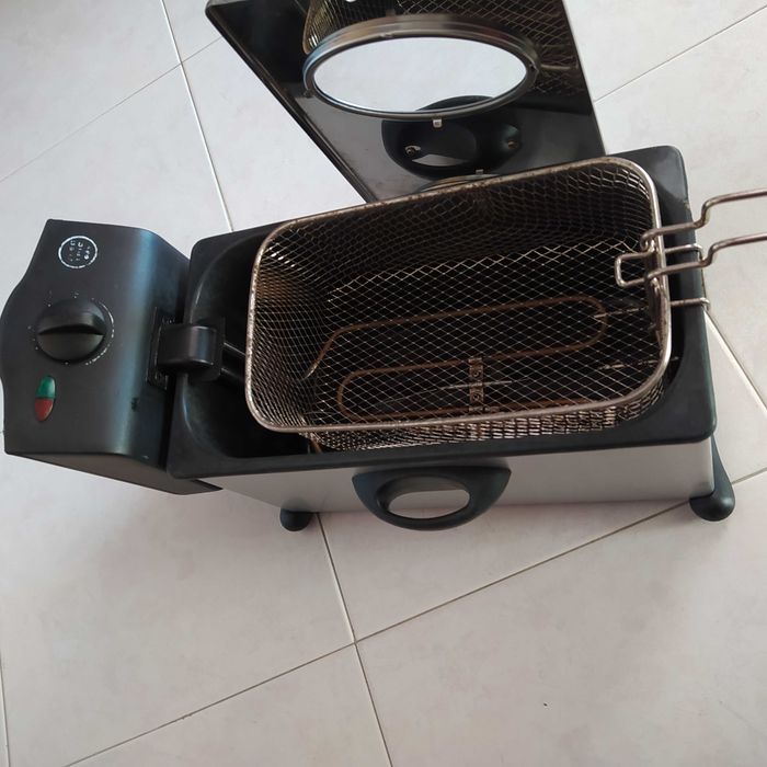 Fritadeira ElectricCo DF30AW pouco usada