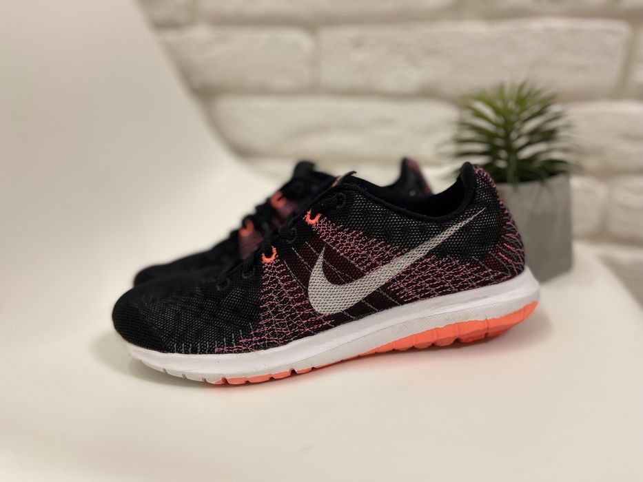 Кроссовки Nike. 37,5 р. 24 см стелька