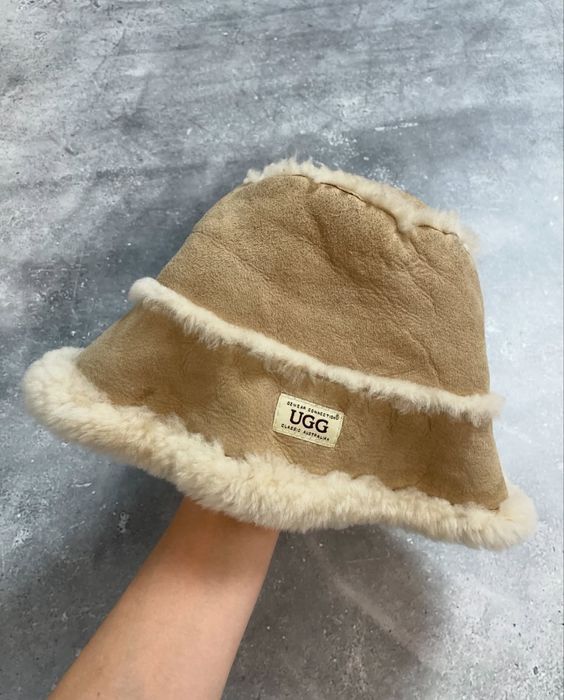 Зимова панамка UGG