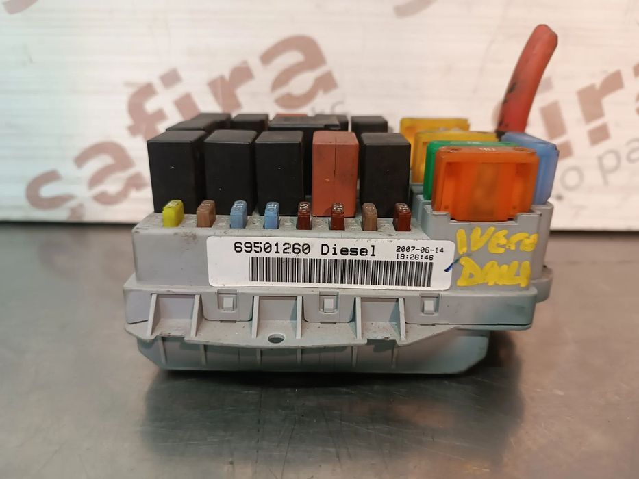 CAIXA DE FUSIVEIS IVECO DAILY IV REF: 69501260