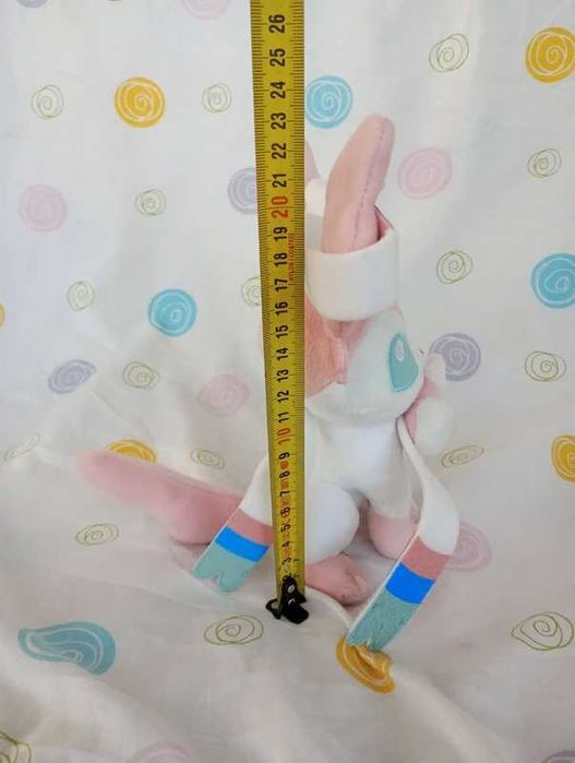 pokémon peluche do pokémon sylveon da marca tomy