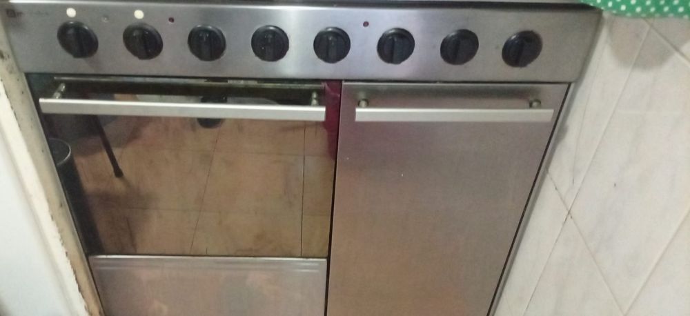 Fogão a gás com duas bocas de elétrico