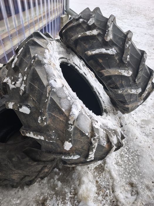 Para opony wzmocnione TRELLEBORG TM600 320/85R20 12.4 R20 PIRELLI